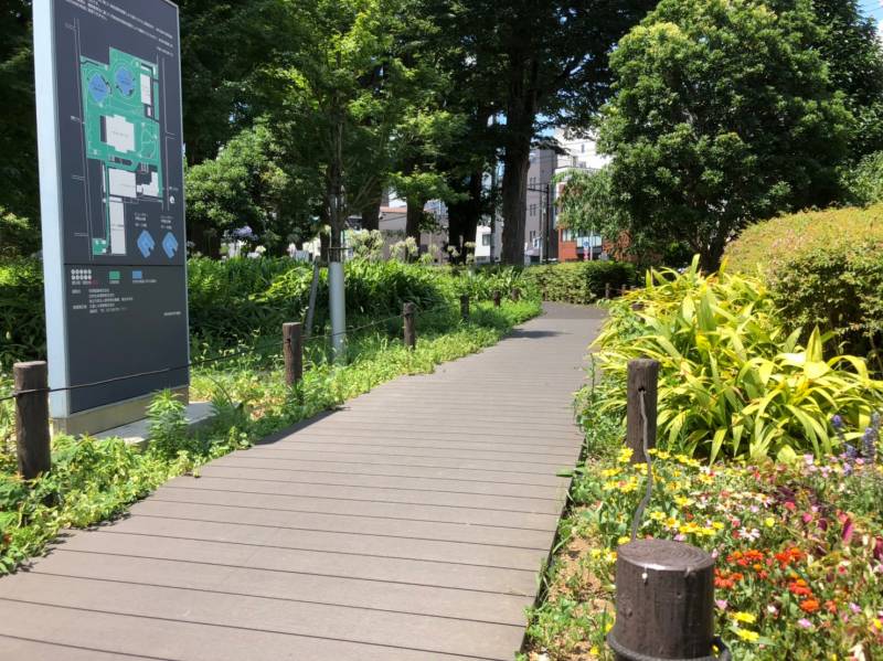 文京グリーンコートの庭園