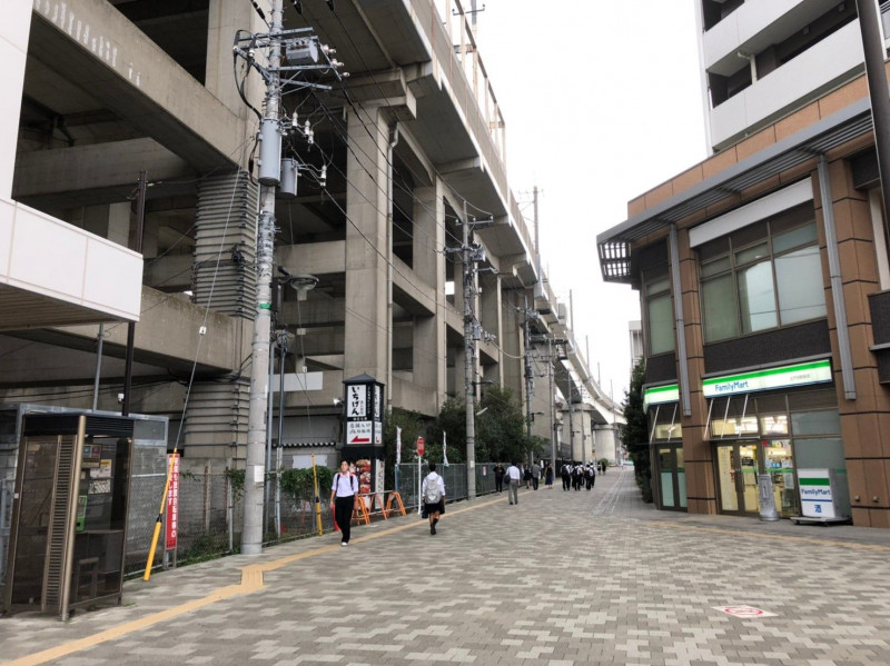 北戸田駅東口前の歩道
