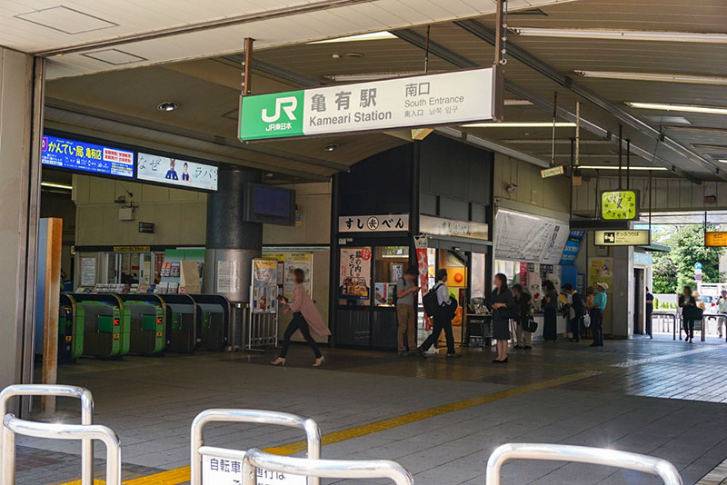 亀有駅の改札前