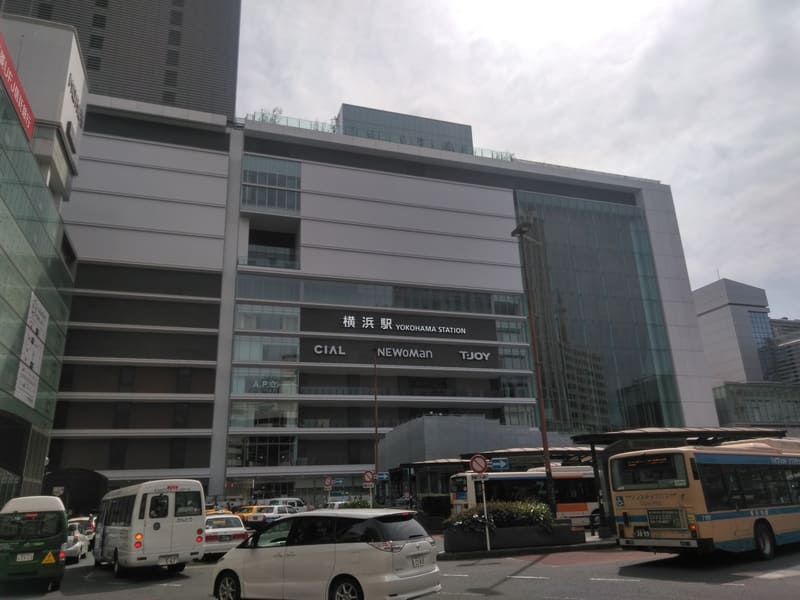 横浜駅 駅前のバスターミナル