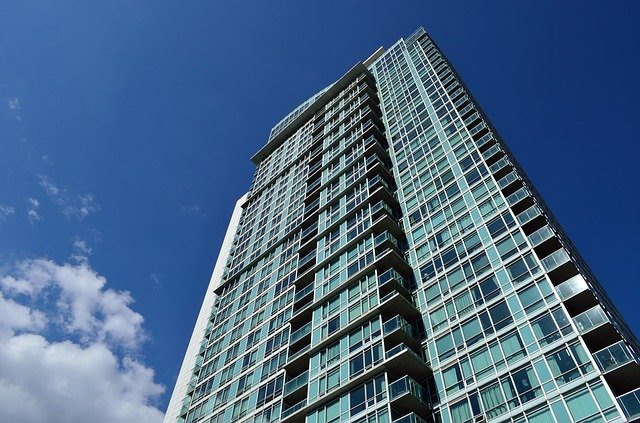 鉄筋コンクリート造の高層マンションの画像