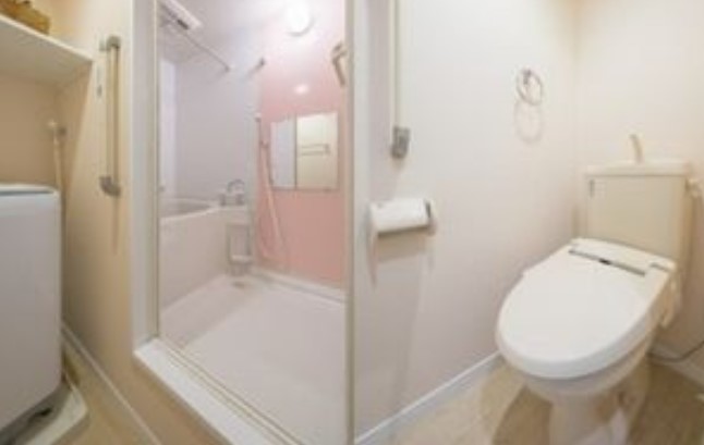 お風呂とトイレと洗面台の写真