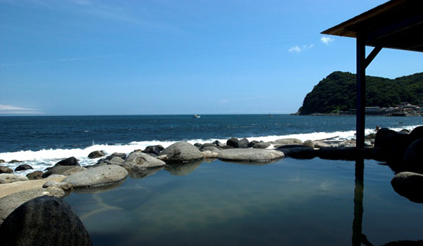 東伊豆町の温泉と海