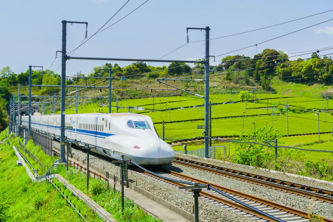 新幹線が通る風景