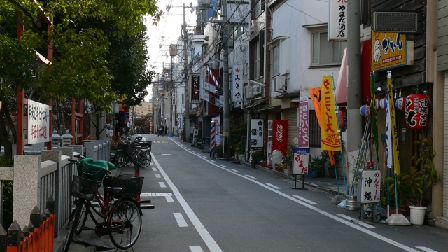 堺市の道幅の狭い道路の写真