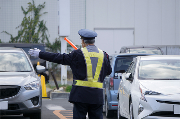 駐車場スタッフ