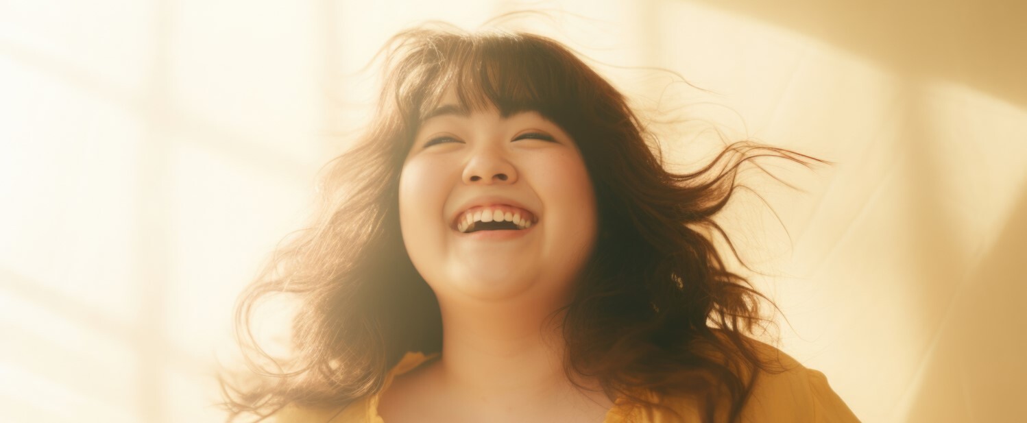 喜ぶぽっちゃり女性のイメージ