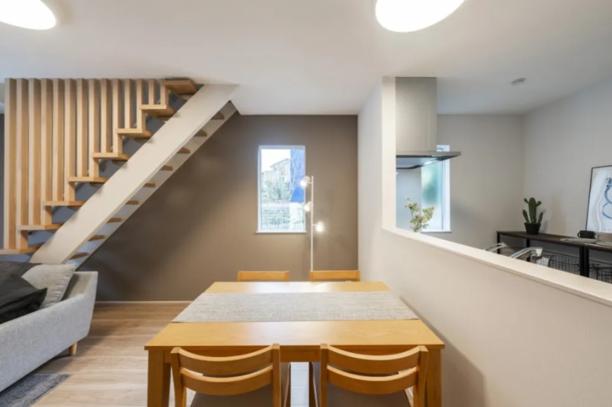 AQスマートな家 和光モデルの木製のオープン階段