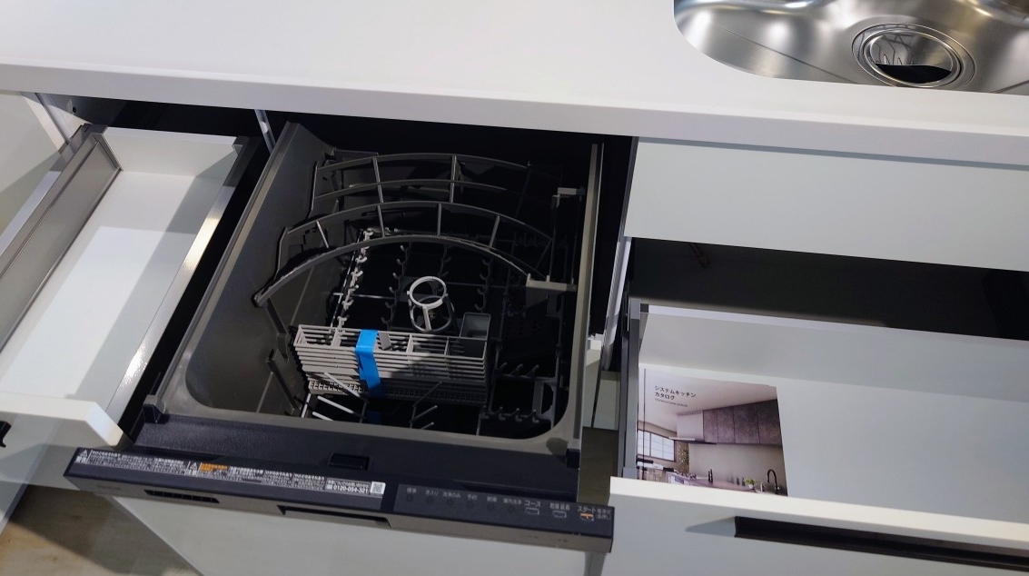 ニトリのリフォーム システムキッチンの収納スペース確認