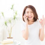 電話する女性