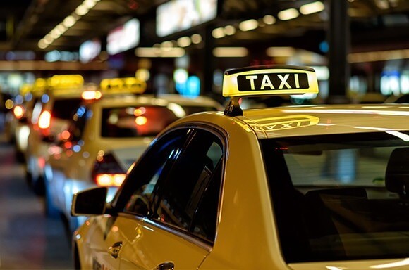複数台のタクシー